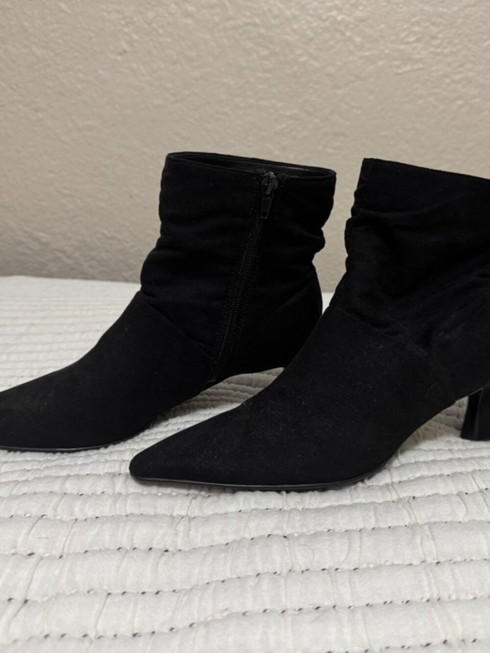 Naturalizer Tribute Black Ruched Pointed-Toe Ankle Boots Size 8M